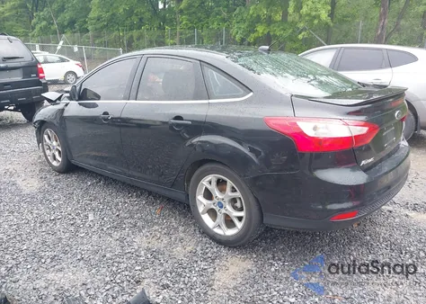 2013 Ford Focus Titanium z USA, uszkodzony, nr VIN 1FADP3J21DL107230